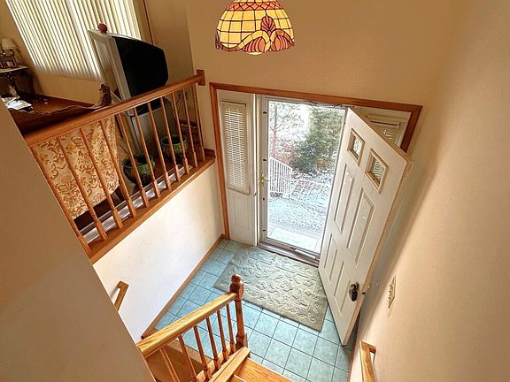 3rd image of 124 Blackfoot Ln