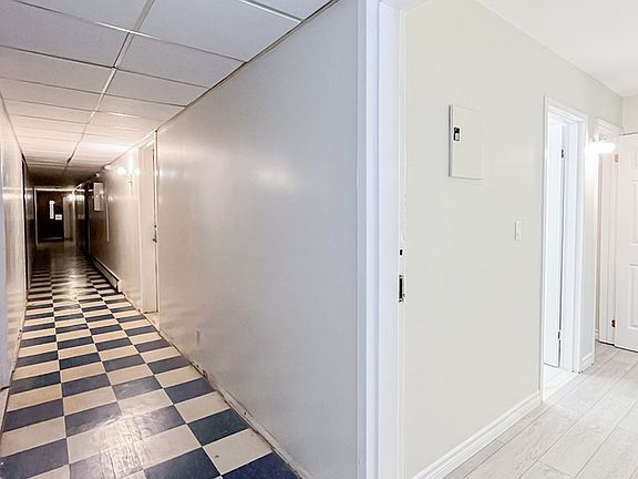 5th image of 2136 Wyandotte St W #36