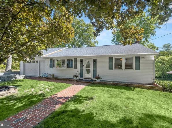 1602 Wall Dr, Pasadena, MD 21122
