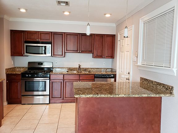 2nd image of 4527 Majestic Oaks Dr