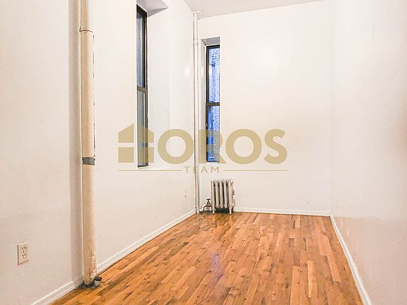 4th image of 217 E 10th St APT 2