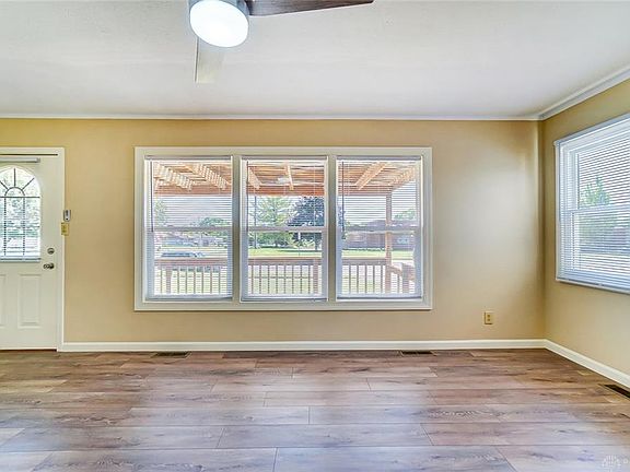 5th image of 2889 Acosta St