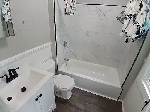 1053 Washington Ave #4 — Photo 10