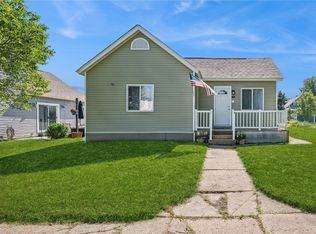 105 8th St, Van Horne, IA 52346