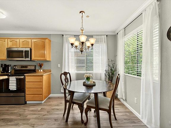 5th image of 2001 Eastwood Drive #32