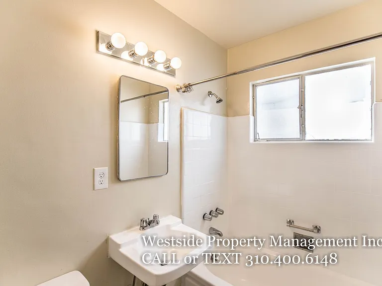 808 6th St #4 — Photo 8