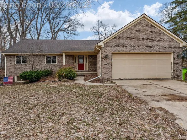 8732 Elizabeth Lake Rd, White Lake, MI 48386