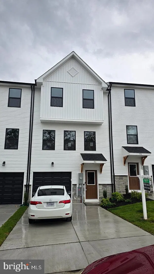 4 bed, 3.5 bath, 2100 sqft, $2,363 — Photo 2