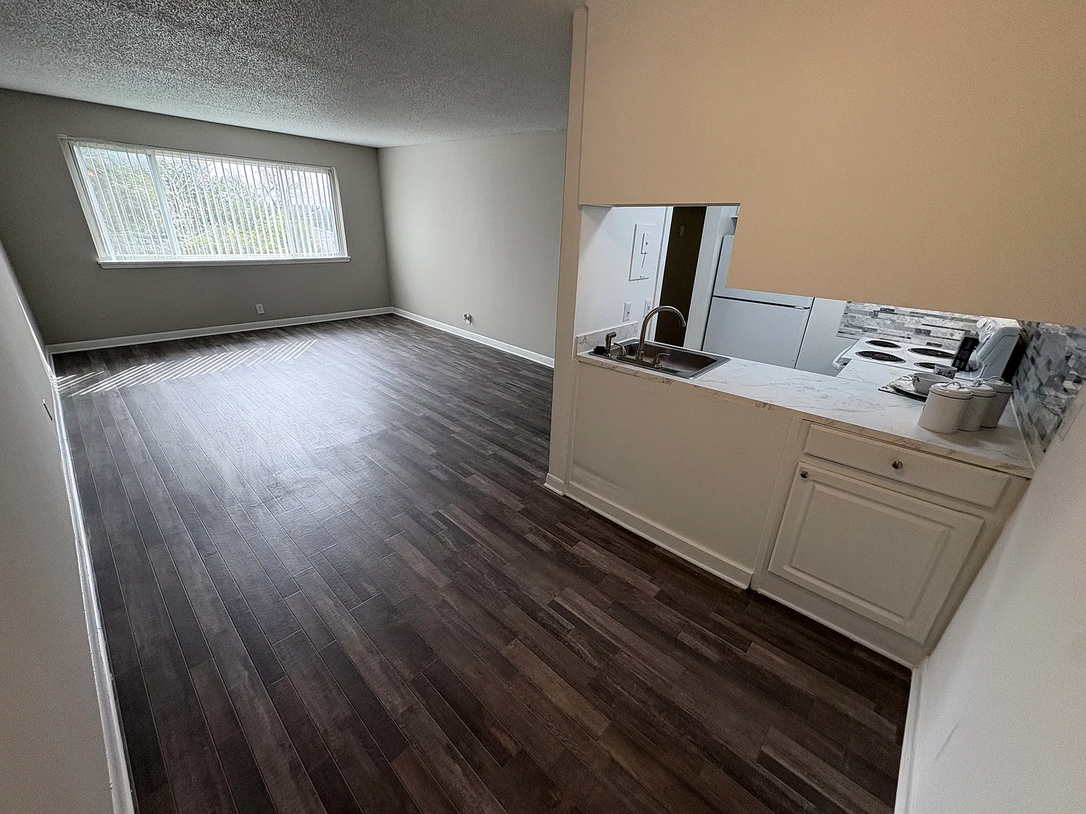 2 bed, 1000 sqft, $1,075 — Photo 2
