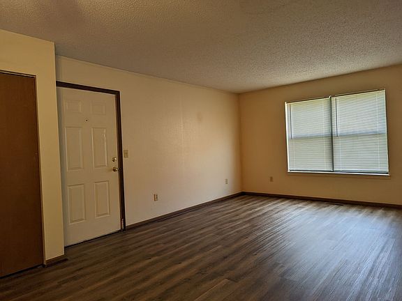 3rd image of 3000 N Kentwood Ave #30