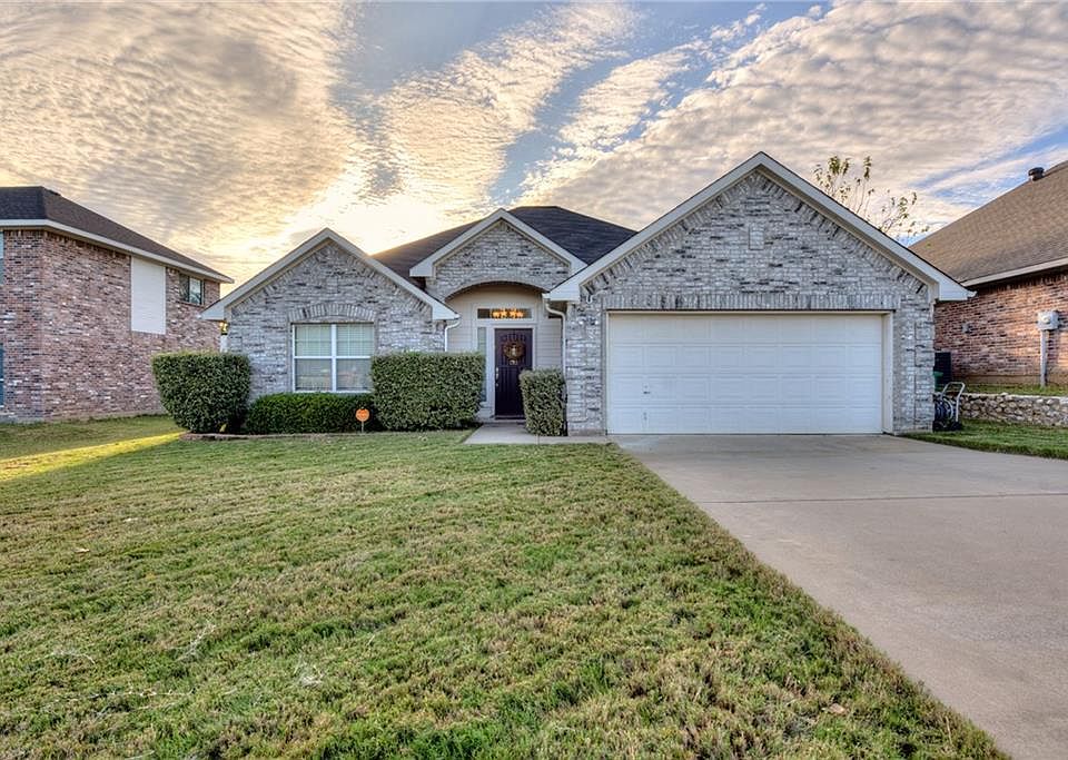 1st image of 909 Chase Ln