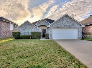 909 Chase Ln, Denton, TX 76209