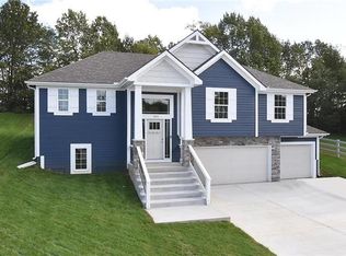 15704 N Wabash St, Smithville, MO 64089