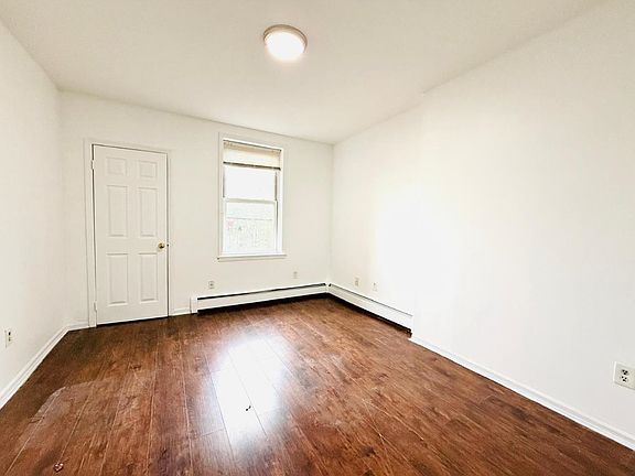4th image of 3027 Kennedy Blvd