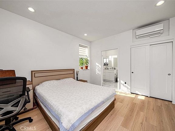 4th image of 440 Village Way