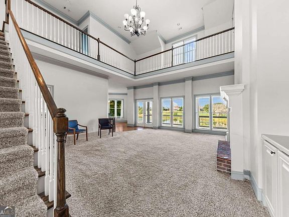 5th image of 1031 Jasmine Ln