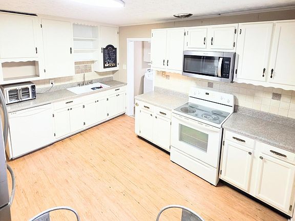2nd image of 901 Valley Vista Dr
