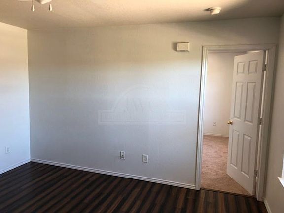 2nd image of 407 Creek St APT D