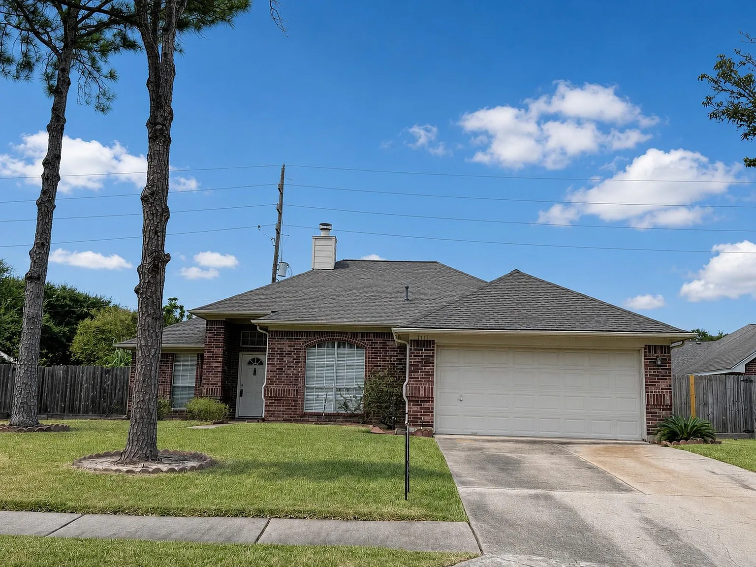 3 bed, 2.0 bath, 1841 sqft, $2,000 — Photo 2
