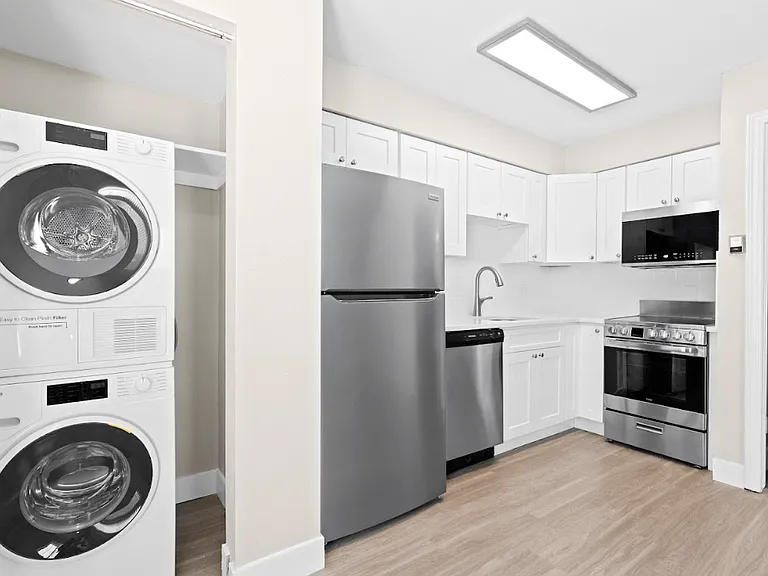 3075 Broadway St — Photo 3