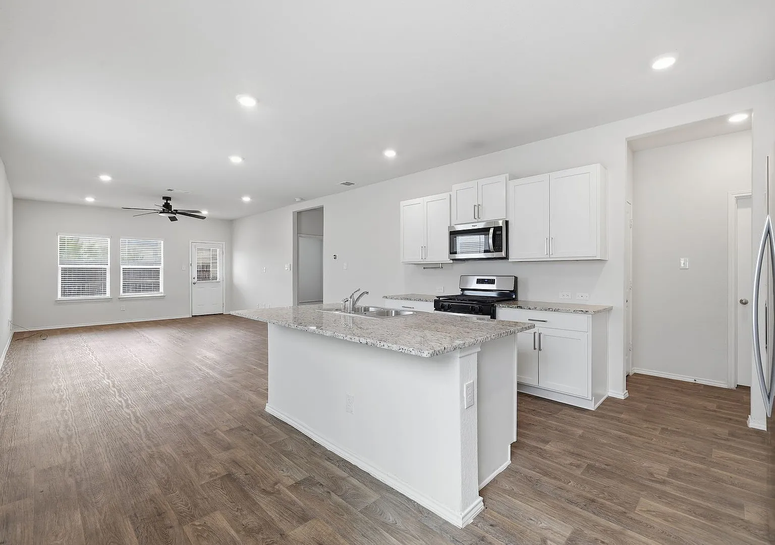 Preserve at Medina Home with Loft, First Floor Primary, and All Appliances Included — Photo 4