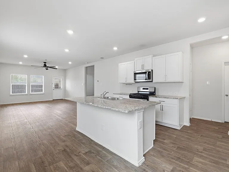 4023 Basil Mdw — Photo 4