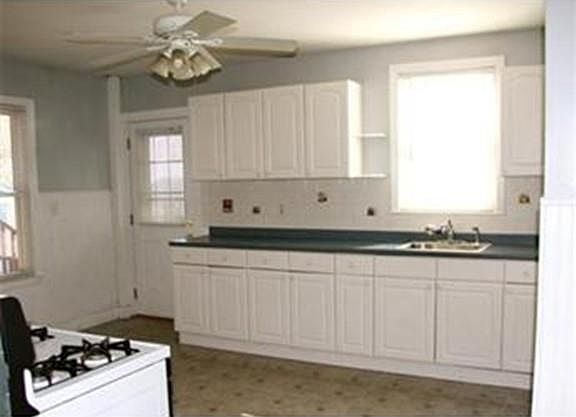 4th image of 15 Weld Ave #1