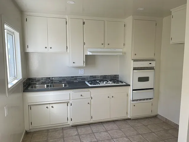 11240 Pangborn Ave — Photo 5