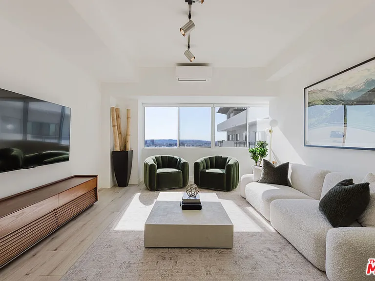 1155 N La Cienega Blvd #1207 — Photo 4