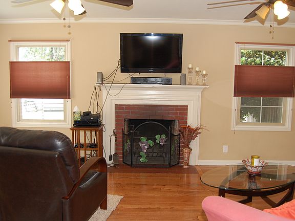 3rd image of 1531 W Sonoma Ave