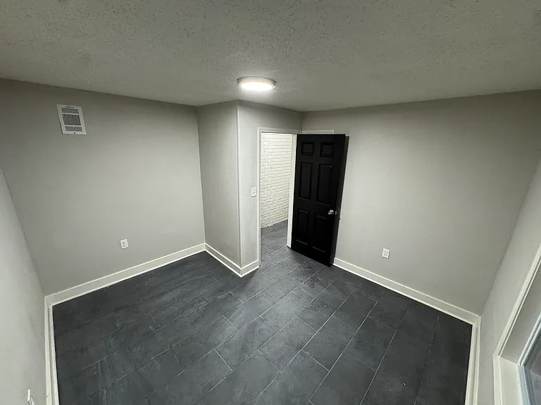 2379 Saratoga Ave — Photo 6