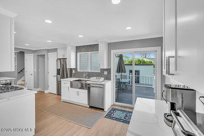 300 10th Ave — Photo 16