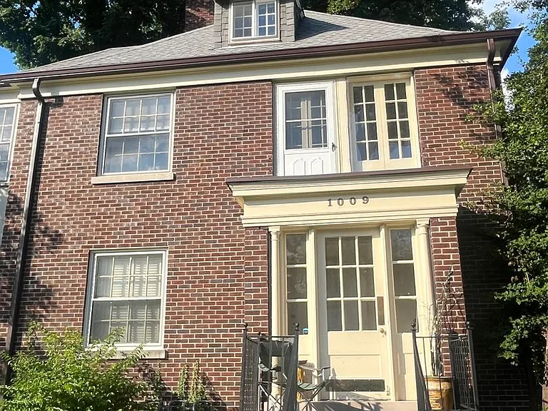 1009 Everett Ave — Photo 1
