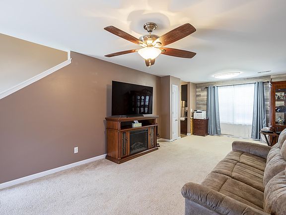 3rd image of 1403 Knoll Ln