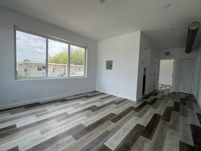 1818 SW 22nd Ave #11 — Photo 4