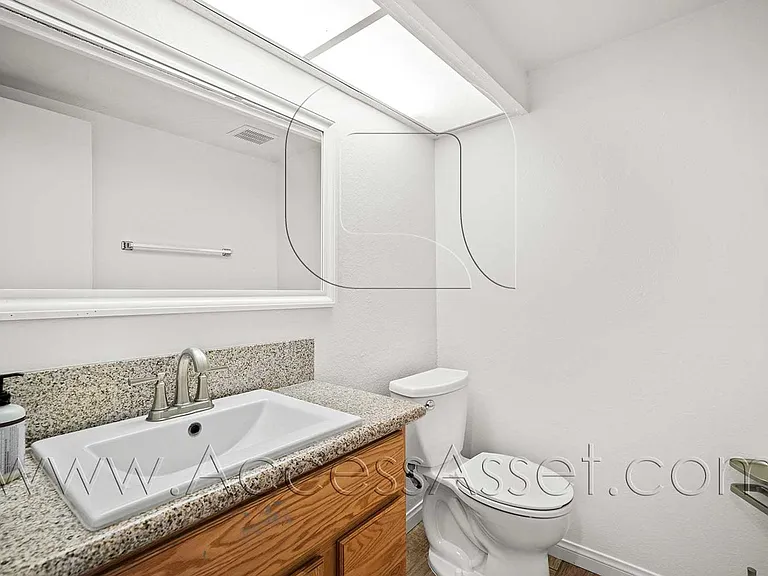 661 Parkview Dr — Photo 10