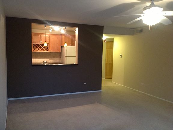 5th image of 1095 N Sterling Ave APT 203