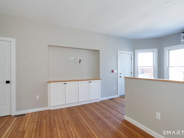 343 Main St — Photo 3