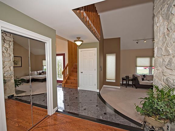 4th image of 10 Dairy Ln