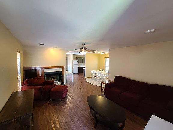 2nd image of 6939 Benwood Sq