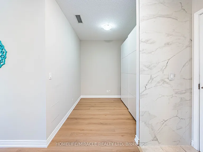 18 Harding Blvd #121 — Photo 30