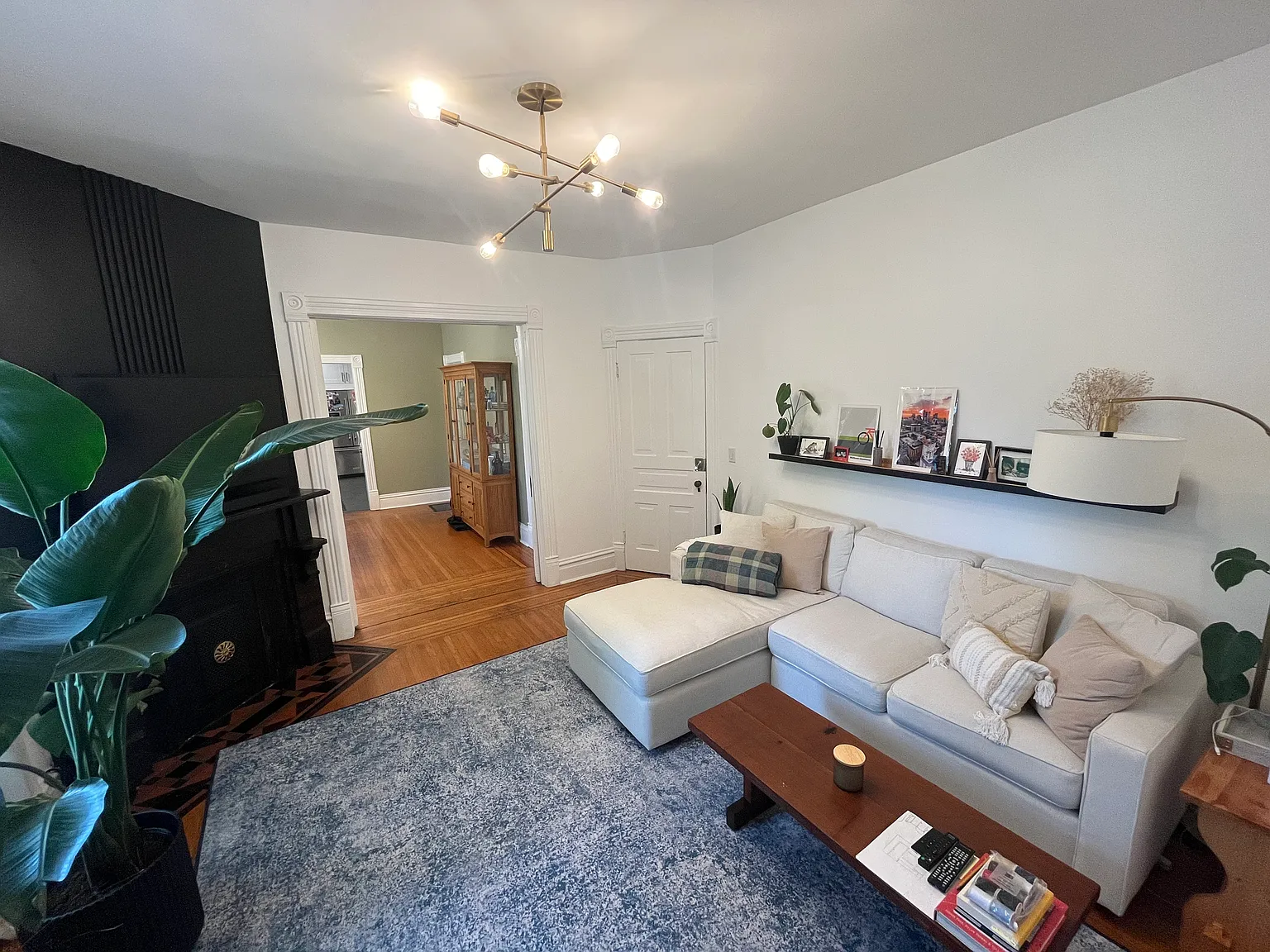 2 bed, 1000 sqft, $1,900 — Photo 2
