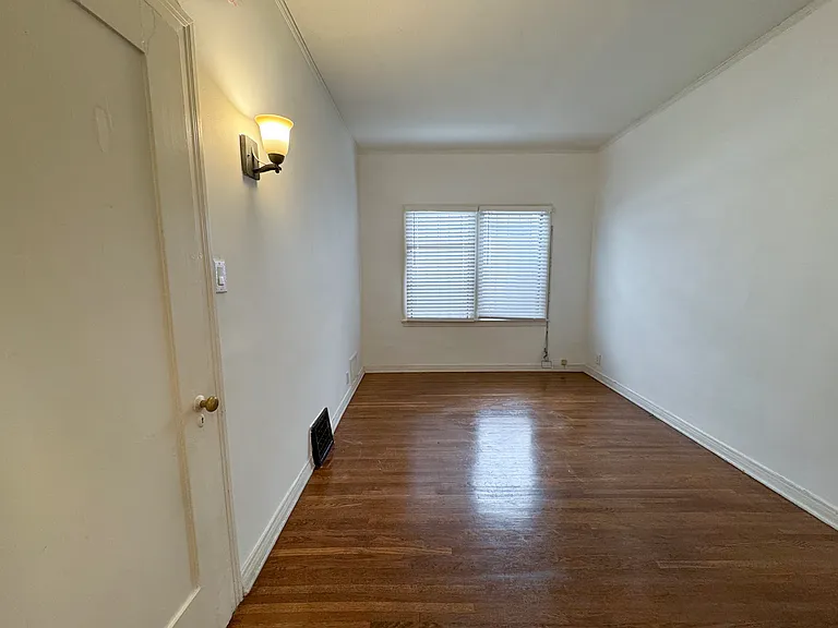 7929 Waring Ave #7929 — Photo 11