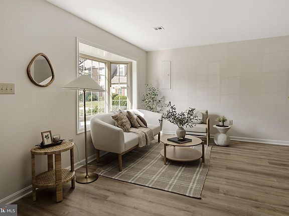 3rd image of 325 Stonehedge Ln