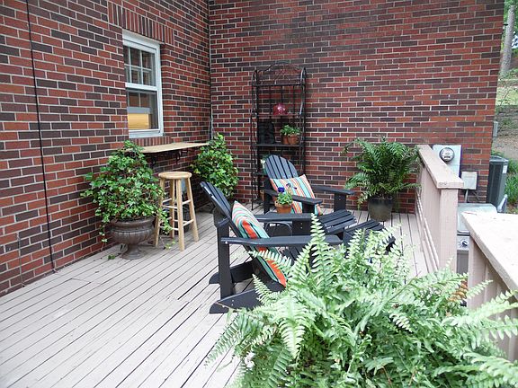 4th image of 403 Cambridge Place Dr