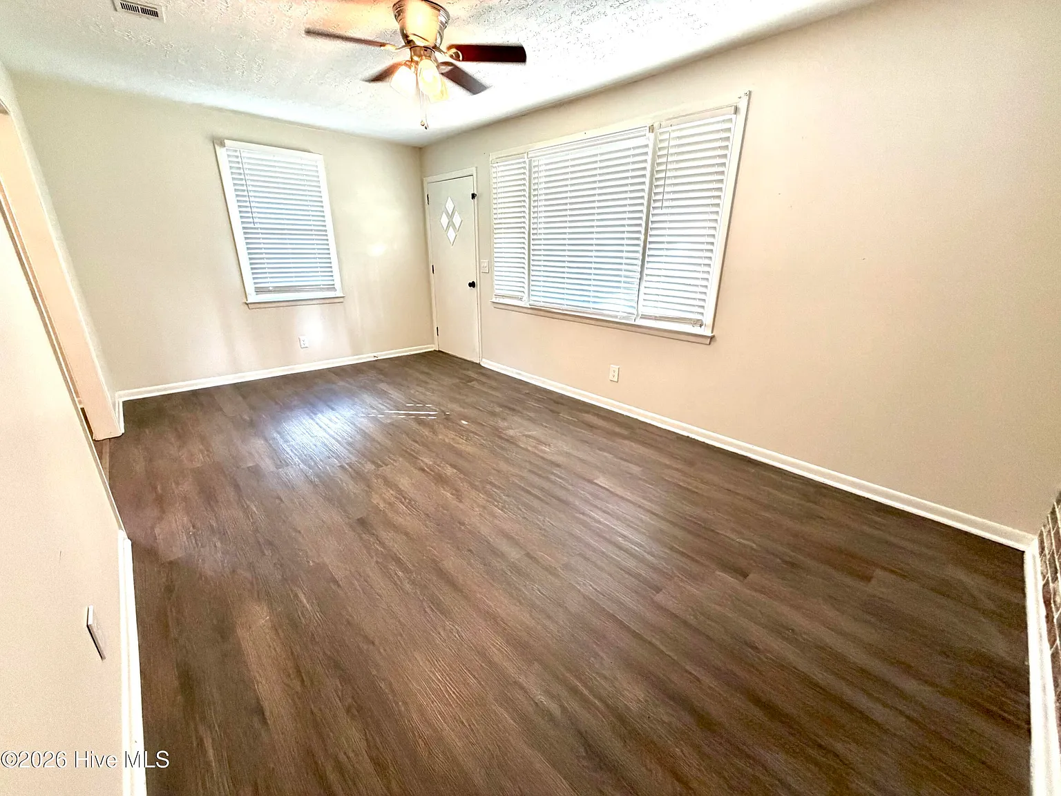 3 bed, 1.0 bath, $1,375 — Photo 3