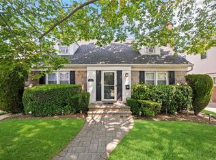145 Lawrence St, New Hyde Park, NY 11040