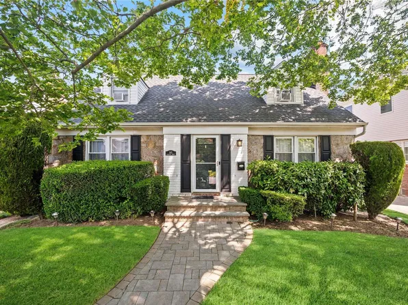 145 Lawrence Street, New Hyde Park, NY 11040