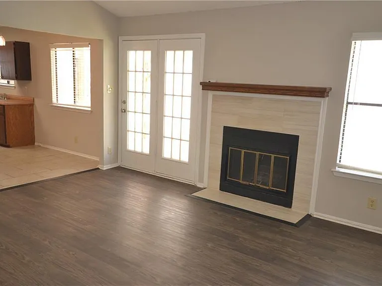 1105 Green Valley Cv — Photo 12