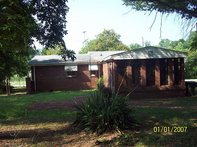 2nd image of 1345 Rivercrest Dr